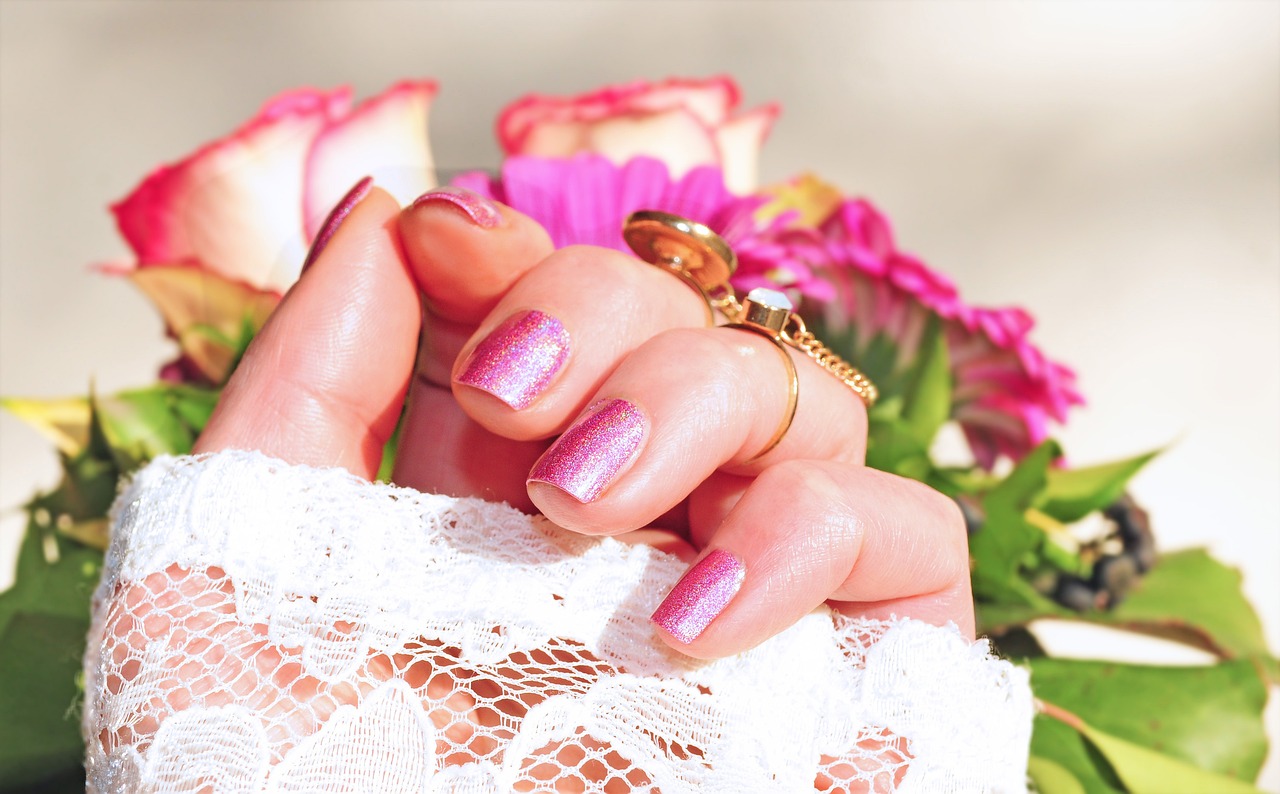 Beautiful wedding finger nails in pink