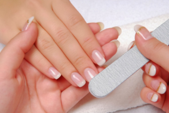 Applying finger nails filing